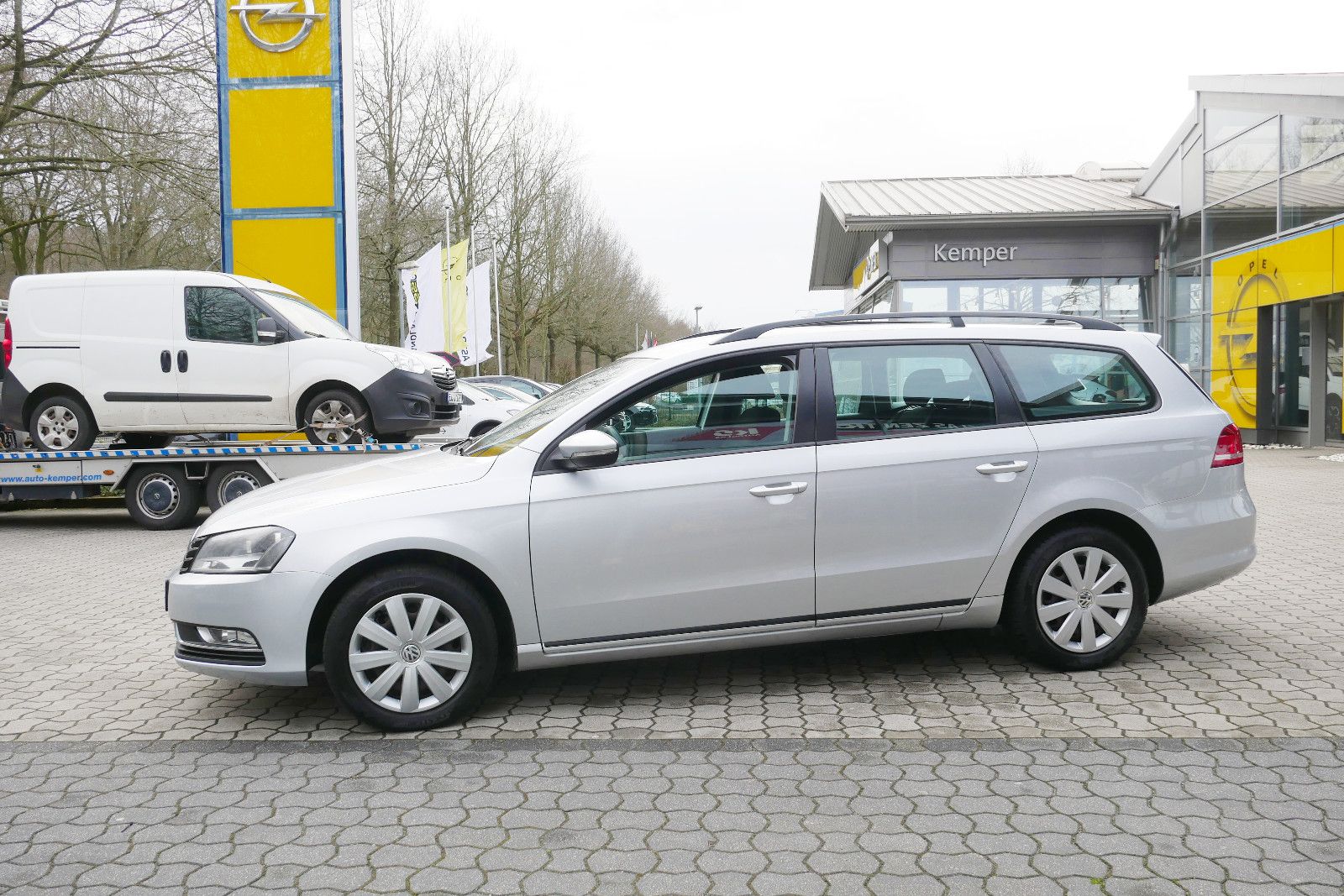 Auto Kemper GmbH & Co. KG -  Volkswagen Passat Variant 1.4 Trendline *SHZ*AHK*Navi* - Bild 4
