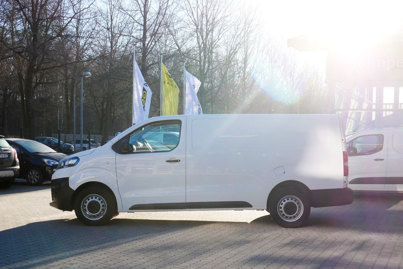 Auto Kemper GmbH & Co. KG -  Opel Vivaro 2.0 D Cargo Edition L *Erhöhte Nutzlast* - Bild 4