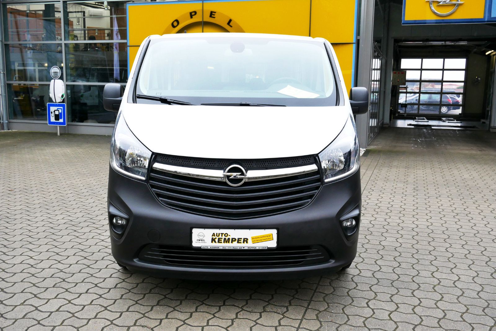 Auto Kemper GmbH & Co. KG -  Opel Vivaro Combi 1.6D L2H1 *SHZ*Tempomat*8-Sitzer* - Bild 2
