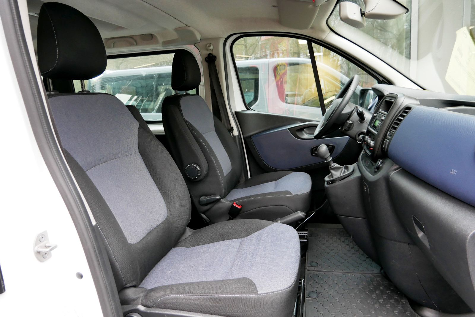 Auto Kemper GmbH & Co. KG -  Opel Vivaro Combi 1.6D L2H1 *SHZ*Tempomat*8-Sitzer* - Bild 5